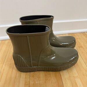 UGG Women's Drizlita Boot in color burnt olive women’s size 10